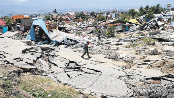 Endonezya'da heyelan! 7 öğrenci öldü