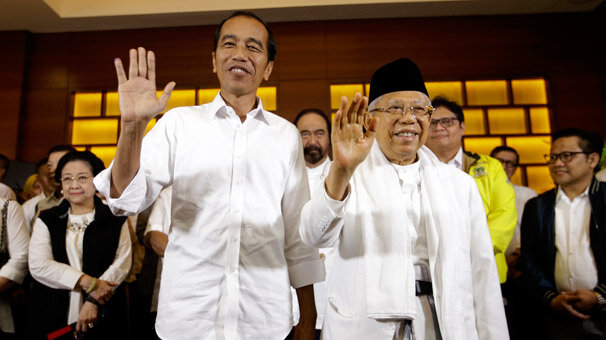 Endonezya'da ilk sonuçlara göre Widodo önde