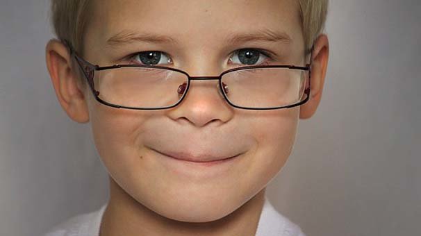 Erken tedavi çocuklarda miyopinin önünü kesiyor