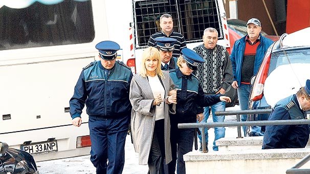 Eski bakan Kosta Rika’da yakalandı