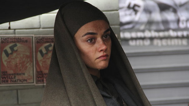 Esra Bilgiç gitti, Hande Soral geldi