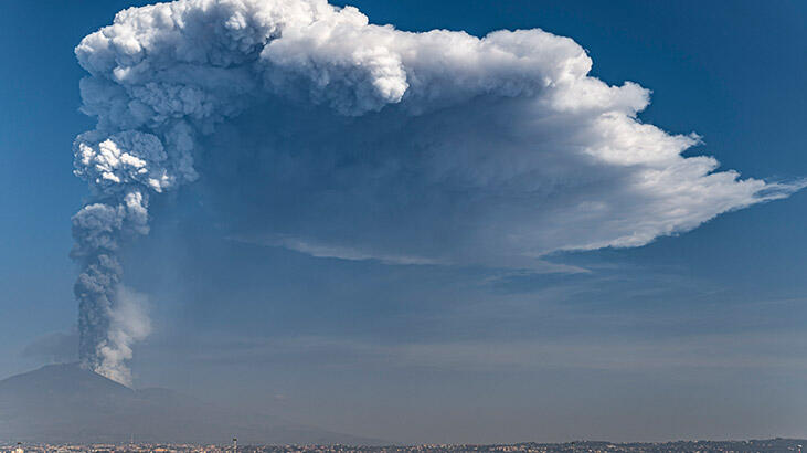 Etna yanardağından ürküten görüntü