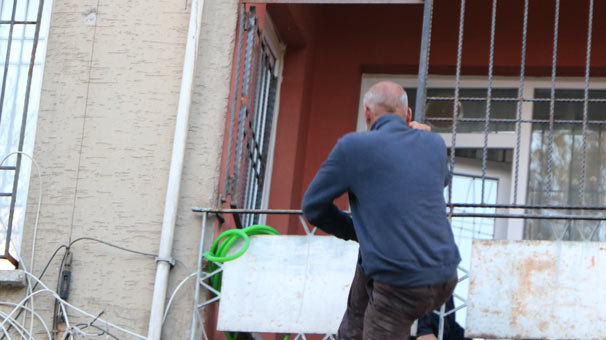 Evden yayılan koku mahalleliyi ayağa kaldırdı!