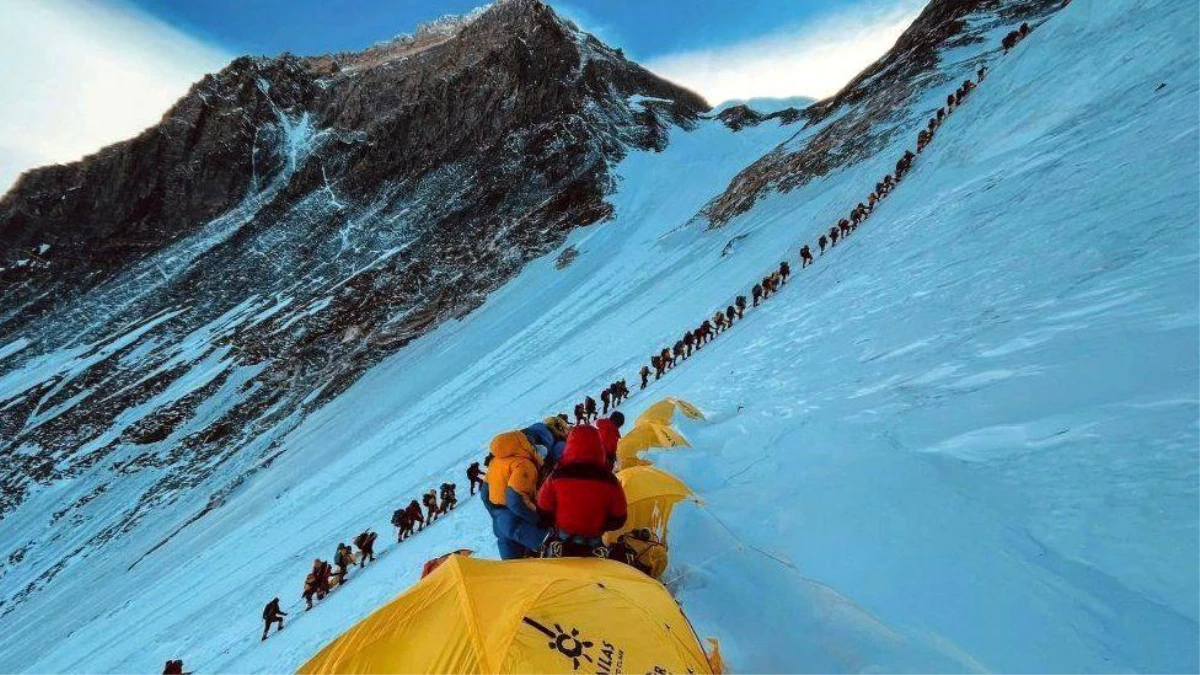 Everest Dağı'na tırmananlar artık dışkılarını temizlemek zorunda