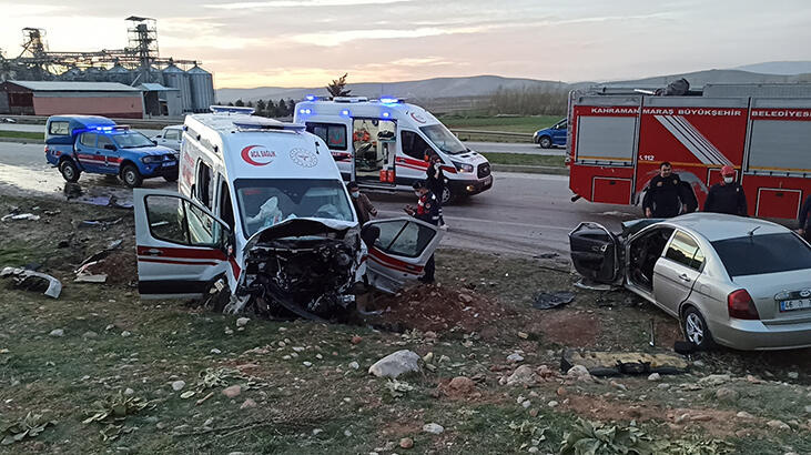 Feci kaza! Ambulans ve otomobil çarpıştı... Can kayıpları var
