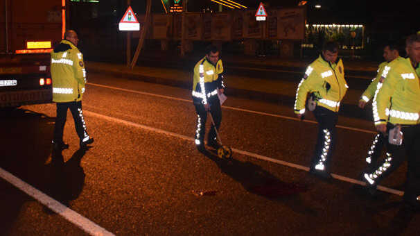 Feci ölüm! TIR çarptı...