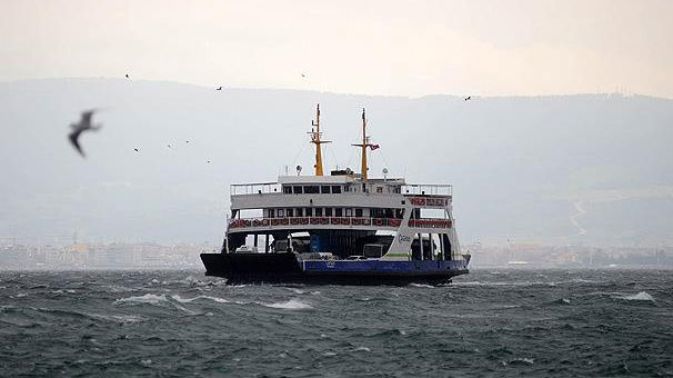 Feribot seferlerine fırtına engeli