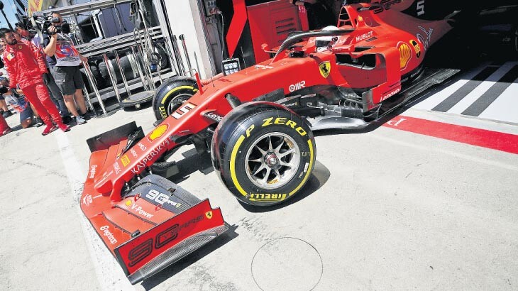 Ferrari’de 2 kaçak göçmen