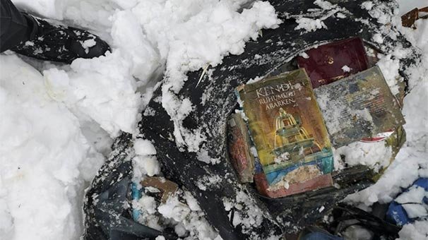 FETÖ elebaşına ait kitaplar denizden çıktı