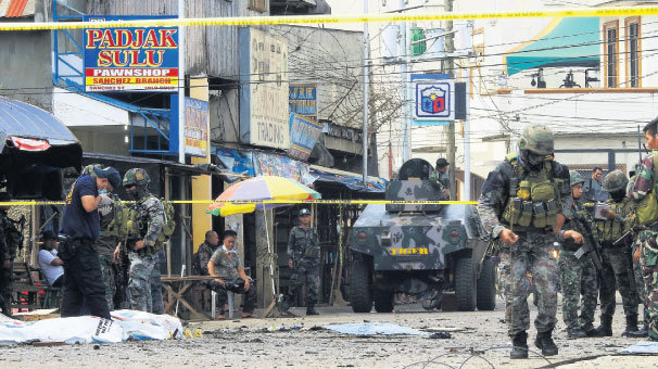 Filipinler’de kiliseye çifte saldırı