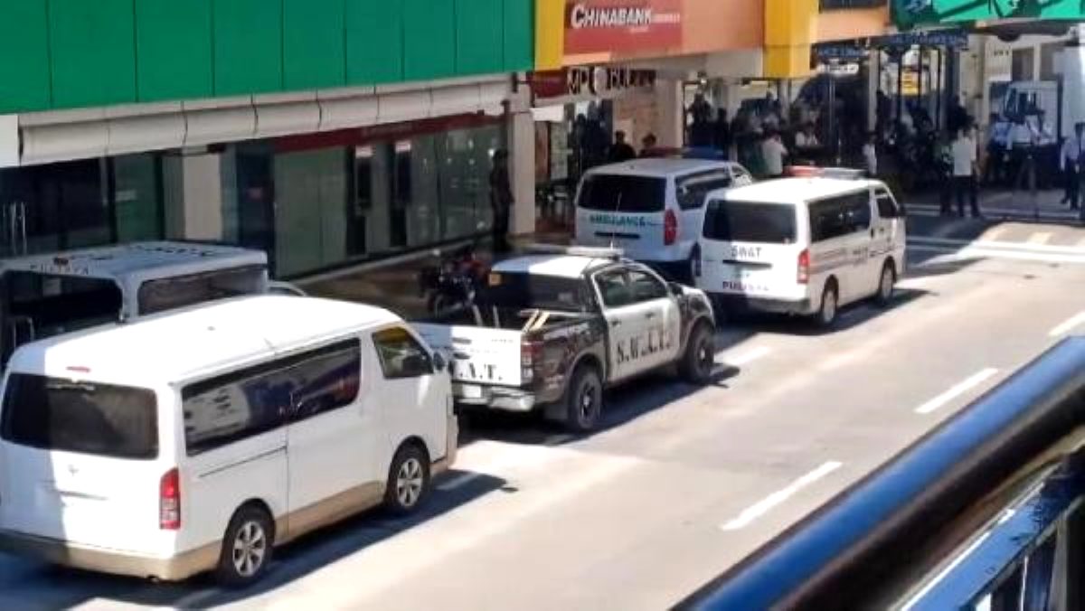 Filipinler'de silahlı kişi AVM'de 50 kişiyi rehin aldı, temaslar sürüyor