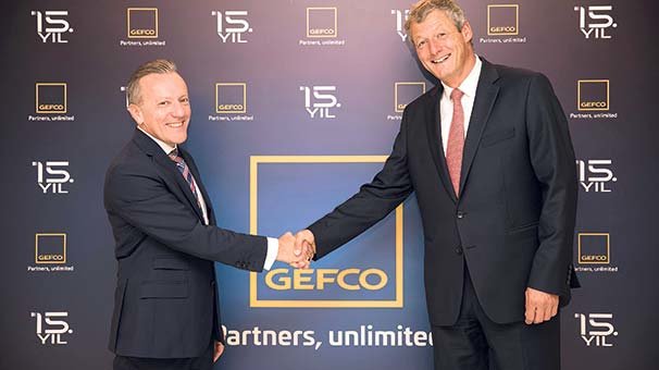 Fırtına gelirken biz fırsatlara bakıyoruz