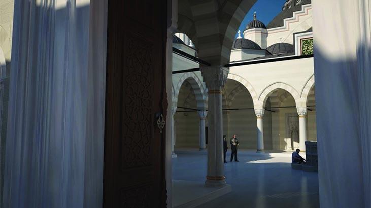 Fransa'da ibadethanelerin yeniden açılmasına izin verildi