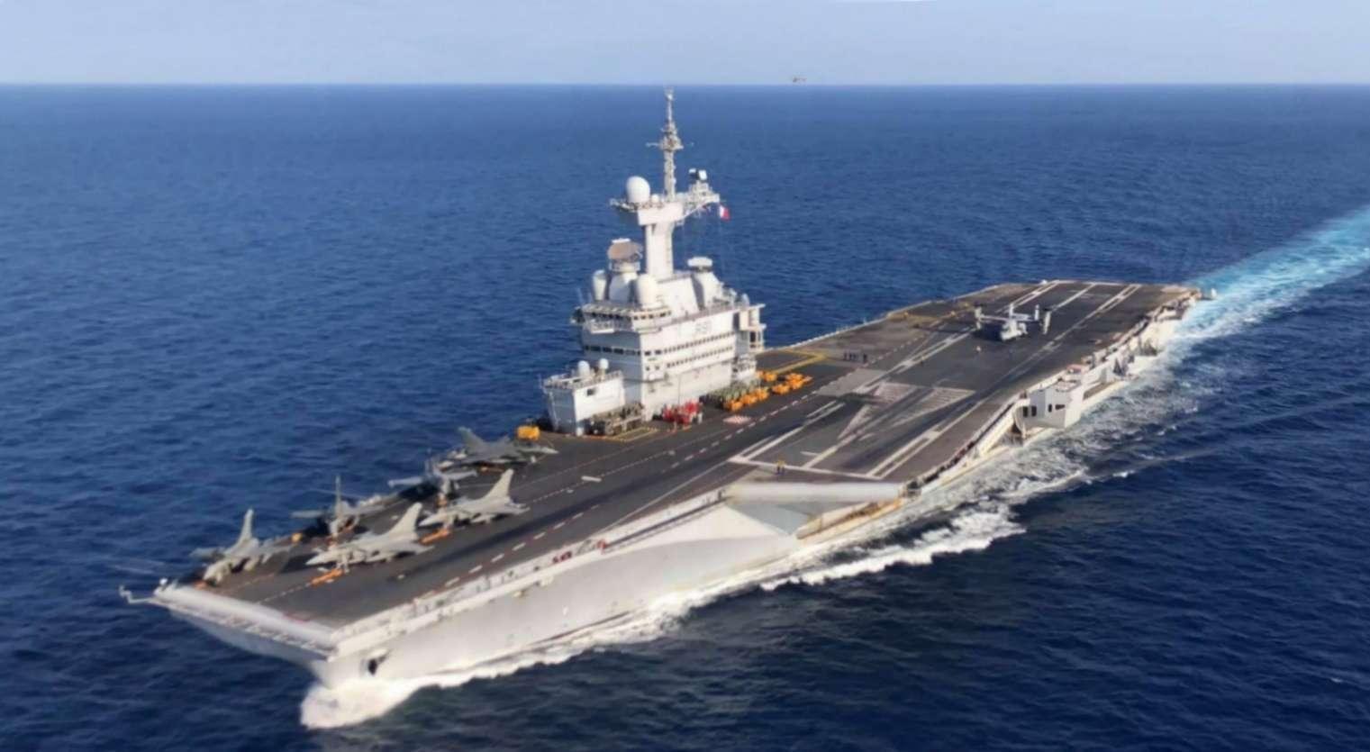 Fransa'nın dev uçak gemisi Girit'e ulaştı!