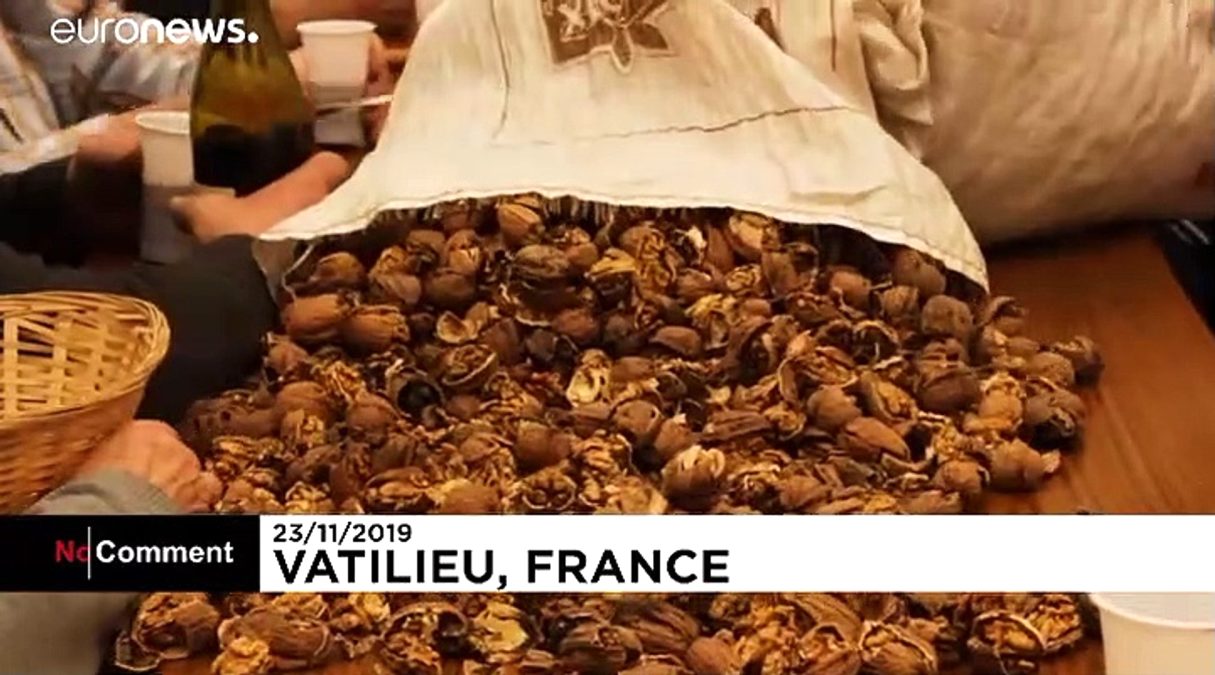 Fransa'nın Vatilieu köyünde ceviz festivali