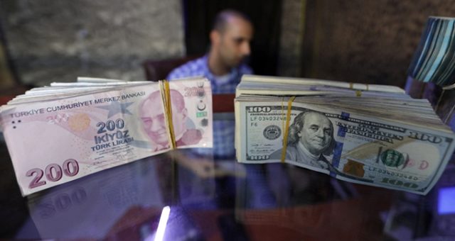 Gece 6,38'e çıkan dolarda sert düşüş