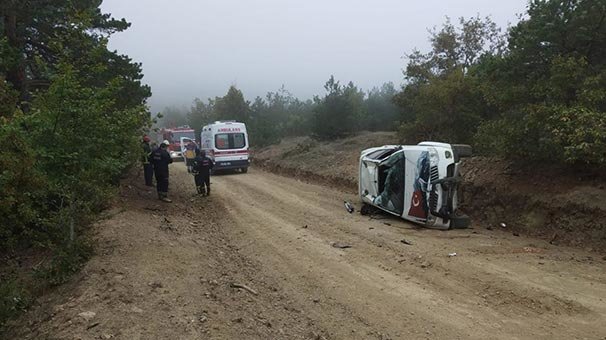 Gece devrilen kamyonet sabah fark edildi: 1 ölü, 1 yaralı