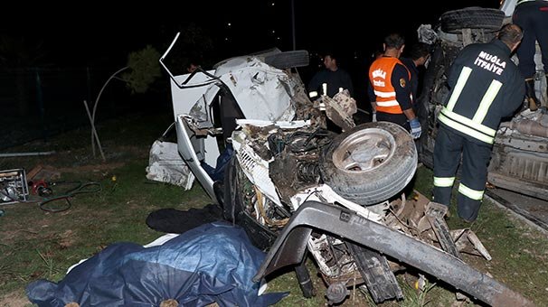 Gece yarısı feci kaza! Korkunç görüntüler var