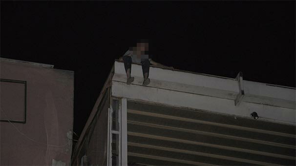 Gece yarısı korku dolu anlar! Çatıya çıkıp...
