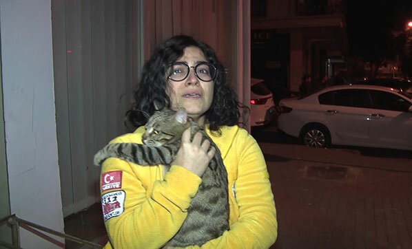 Gece yarısı korku dolu gözlerle izlediler