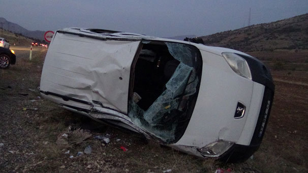 Gercüş'te kontrolden çıkan araç takla attı: 5 yaralı
