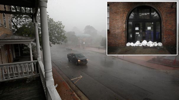 Gergin bekleyiş sürüyor! Halk kapılarına bu notları yazdı