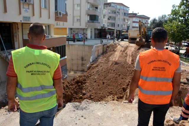 Göçük alanındaki yaralar sarılıyor