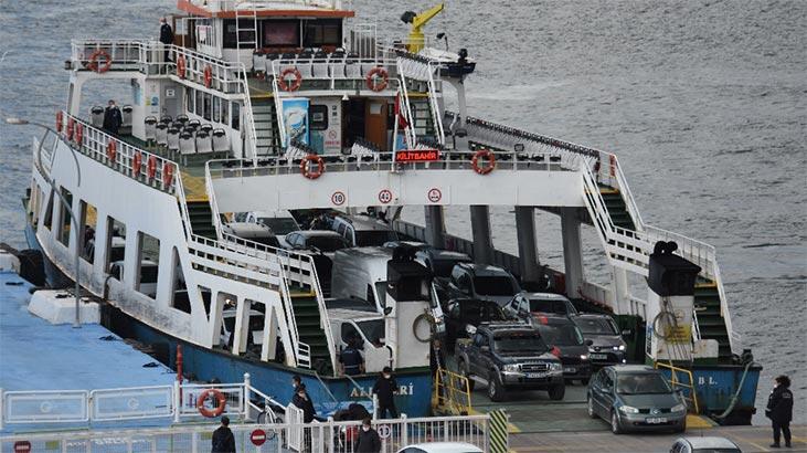 Gökçeada ve Bozcaada feribot seferlerine fırtına engeli