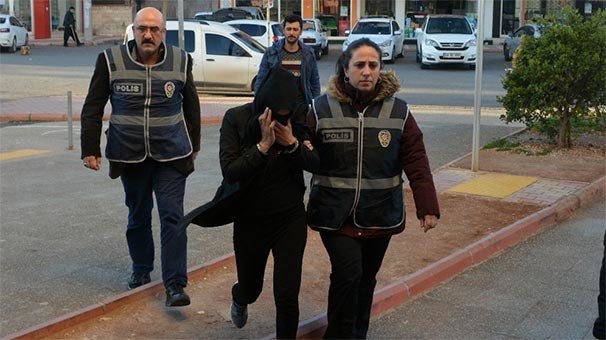 Gözaltına alınan 22 yaşındaki kadının 'yaşı' kadar 'suç' kaydı çıktı