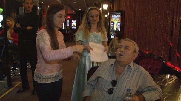 Gülmekten bayılan adam bir kez daha krize girdi, kendine gelemedi