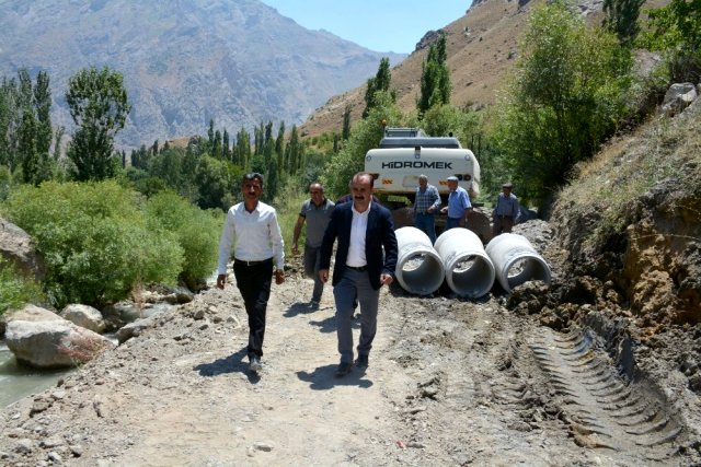 Hakkari Belediyesinden yol onarım çalışması