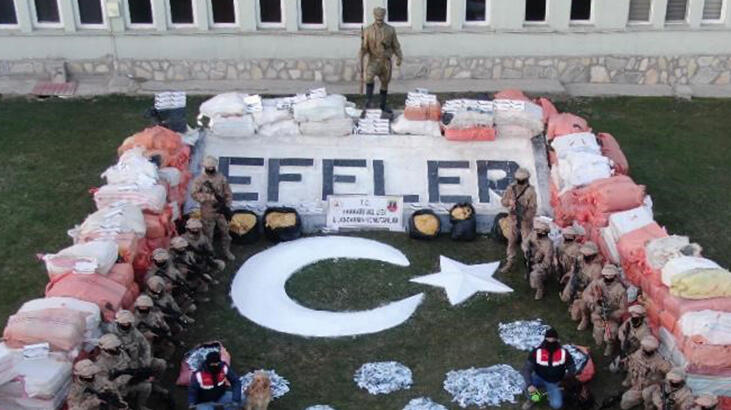Hakkari'de 200 çuval kaçak sigara, yüz binlerce hap ele geçirildi