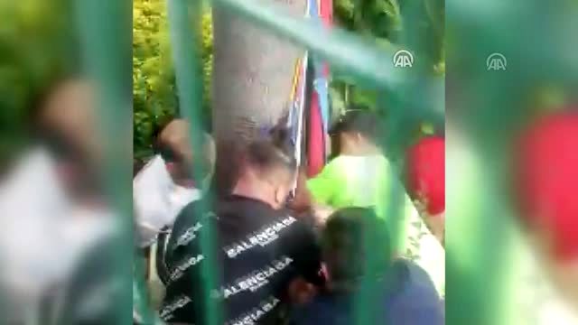 Halatı kopan deniz paraşütüyle palmiyeye çarptılar (2)