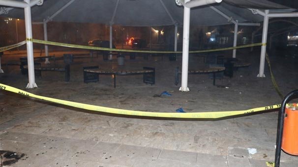 Hastane önünde silahlı kavga: Yaralılar var