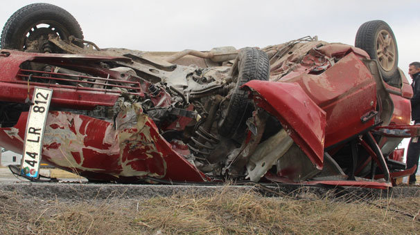 Hastane yolunda feci kaza! Anne ve oğlu yaralandı
