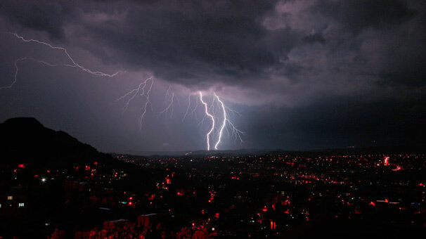 Hatay'da sağanak sele neden oldu