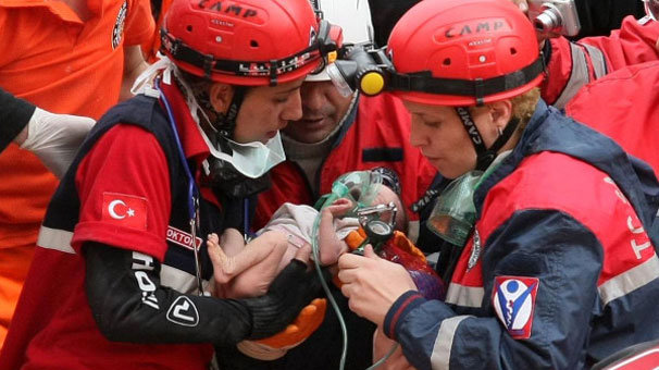 Hayata dönüşünü ilk kez internette izledi!