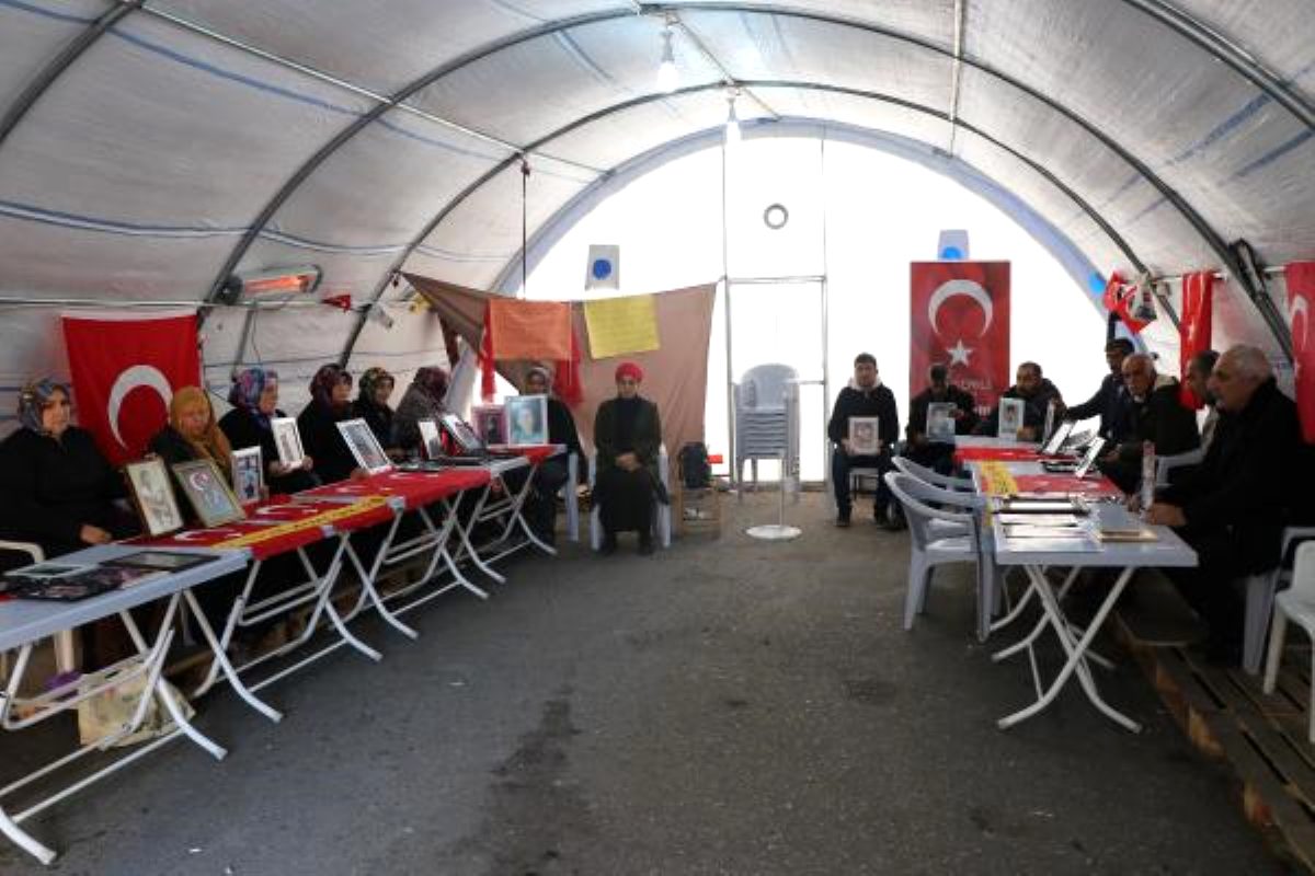 HDP il binası önündeki eylemde 106'ncı gün