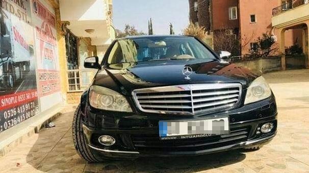 Hem para kasasını hem de lüks otomobilini çaldılar