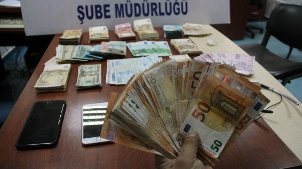 Her yerinden para fışkırdı! İç çamaşırından, paçalarından...