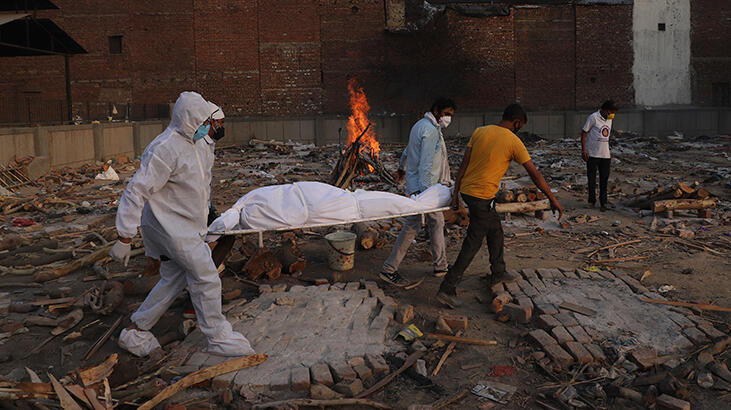 Hindistan'da korkunç rekor! Bir günde 4 bin 329 ölüm