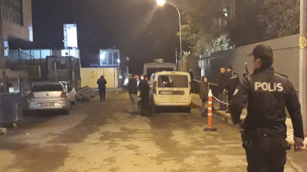 Holdingin bahçe duvarında el yapımı patlayıcı bulundu