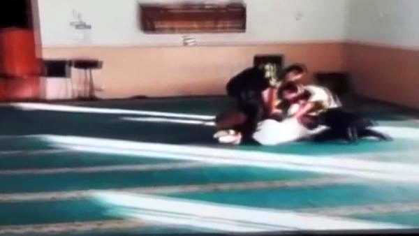 Hollanda'da camiye 'köpekli baskına' tepki