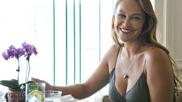 Hülya Avşar gençlere taş çıkardı