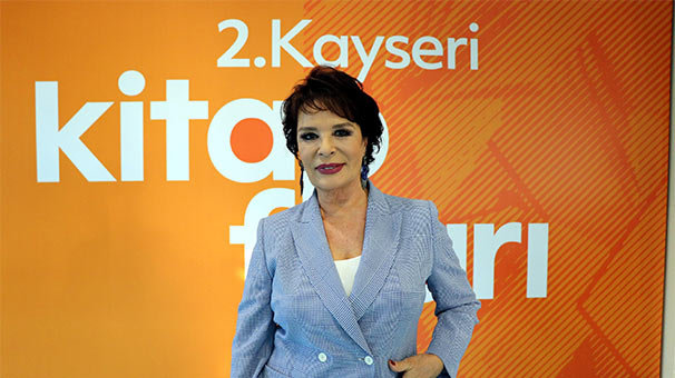 Hülya Koçyiğit: Atatürk’ün huzurunda, iyi bir sanatçı olmak için ant içtim