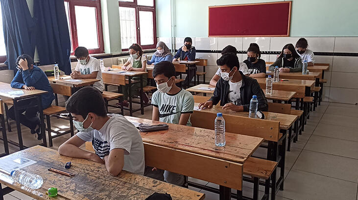 İçişleri: 3 bin 157 öğrenciye geçici kimlik düzenlenerek, LGS'ye girmeleri sağlandı