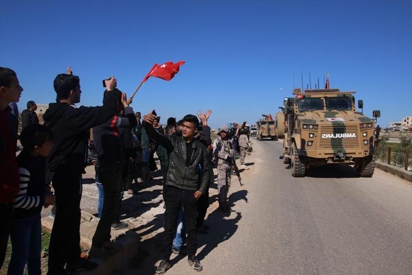 İlk devriye tamam! Türk askerine büyük ilgi
