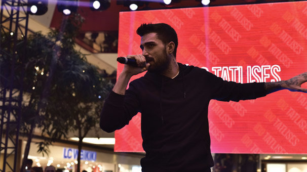İmza gününde izdiham