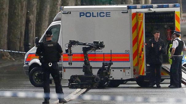 İngiltere'de bomba paniği