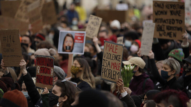 İngiltere'de polisin Everard'ı anma törenine müdahalesi tartışılıyor